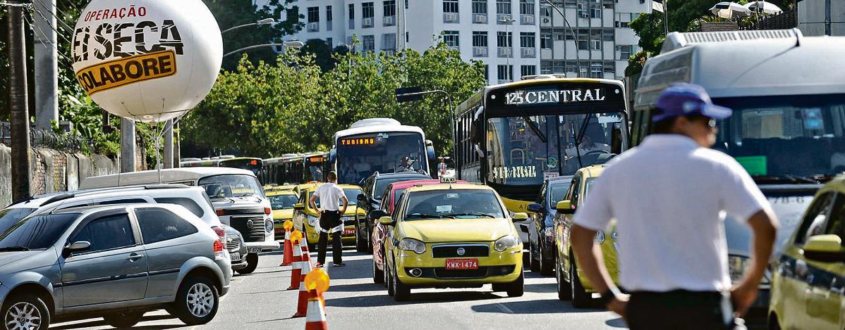 Legislação sobre álcool e direção ficou mais dura em 2012, com uma mudança no Código de Trânsito. No Paraná, a cada mês, 200 pessoas são presas por embriaguez. | Fernando Frazão/Agência Brasil