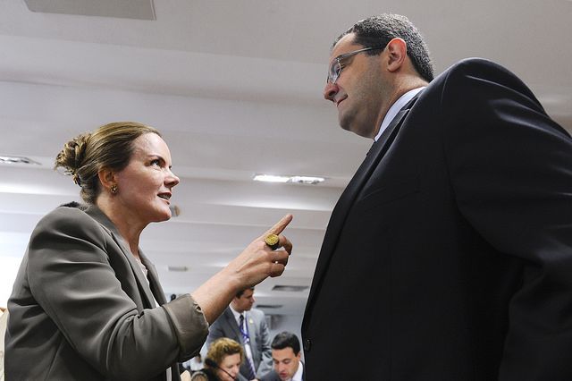 Nelson Barbosa com a senadora Gleisi Hoffmann (PT-PR). | Marcos Oliveira/Agência Senado