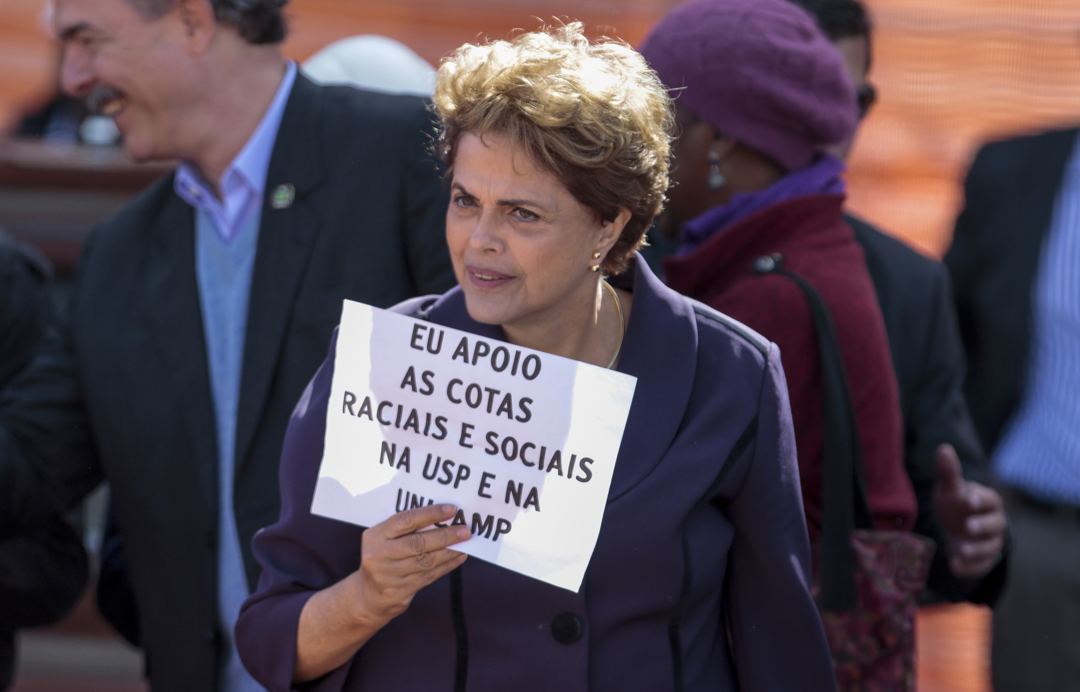 Dilma se equilibra entre | Miguel Schincariol/AFP