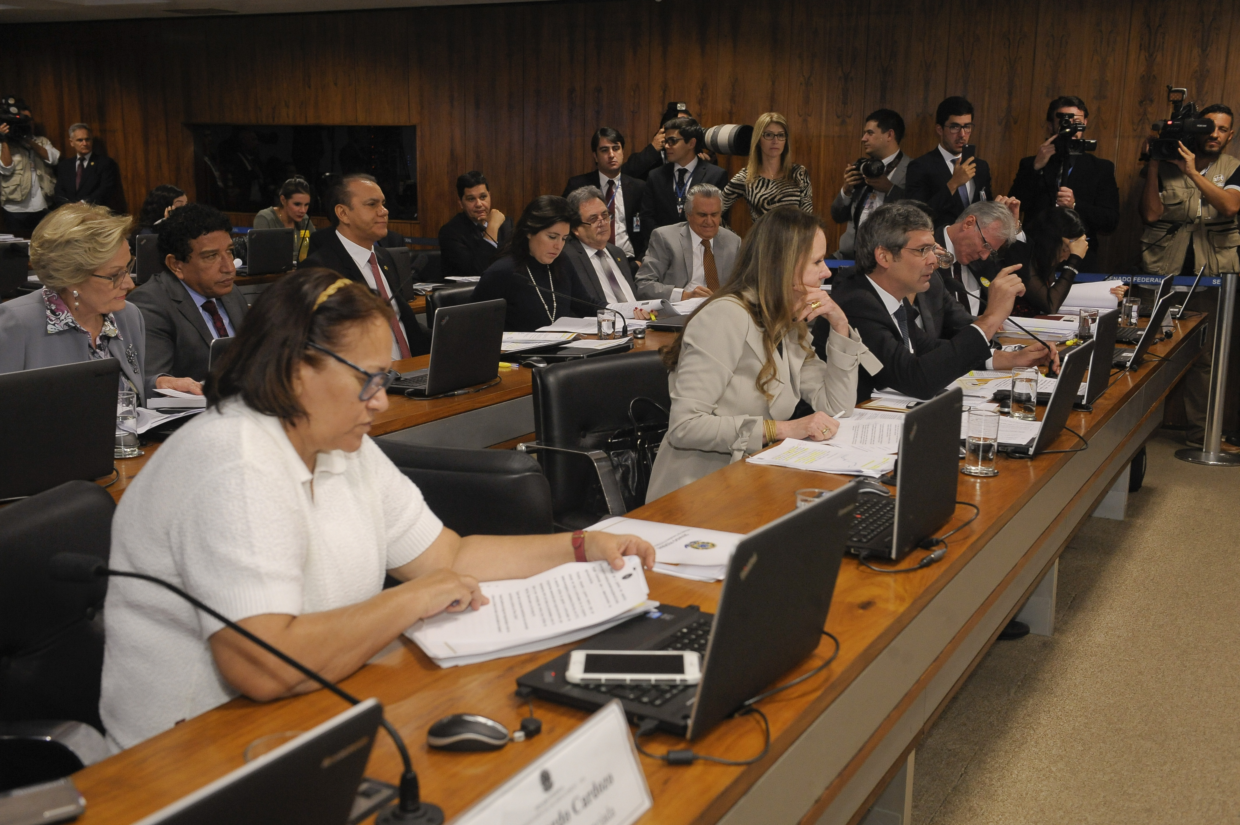 Debates na comissão do impeachment nesta segunda-feira (27) | /Waldemir Barreto/Agência Senado