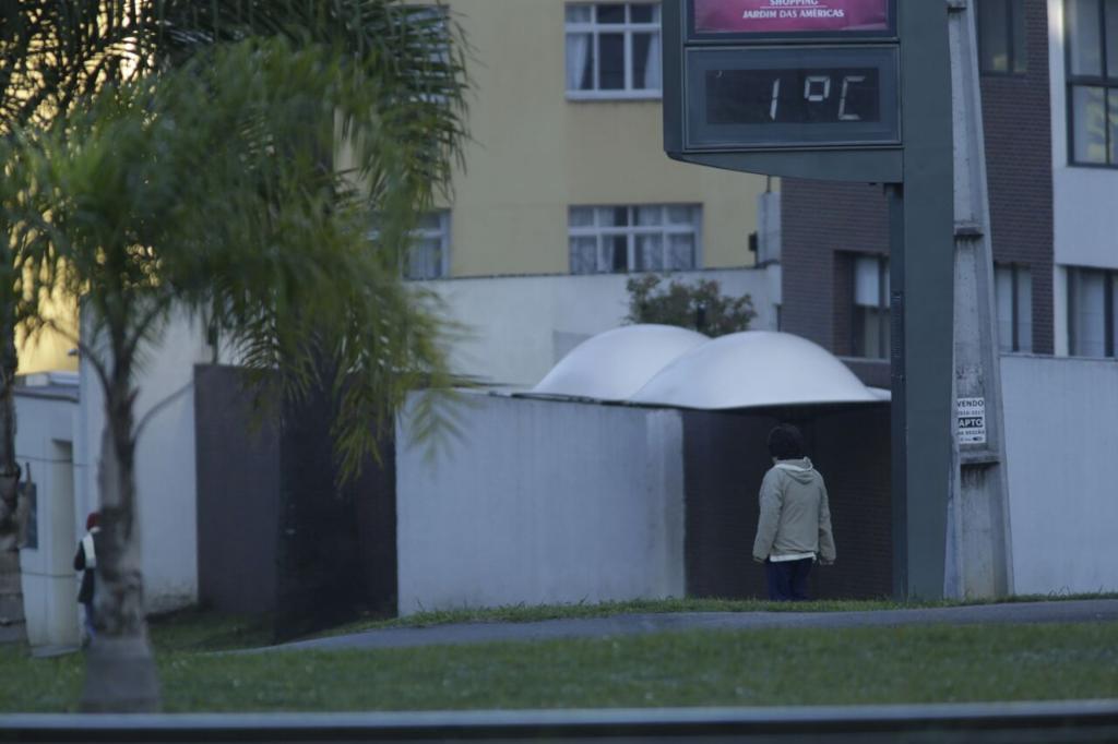 Temperaturas começaram a cair no dia 8 e as mínimas ficaram perto de zero desde então. | Lineu Filho/Gazeta do Povo