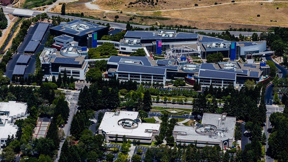 Vista aérea do Googleplex, sede do Google na Califória onde está instalada uma usina solar com 1,9 MW de potência | Austin McKinley/Wikimedia Commons/