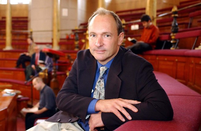 Para Tim Berners-Lee (em imagem de arquivo), a web teve seu “espírito de colaboração” implodido | DIVULGAÇÃO