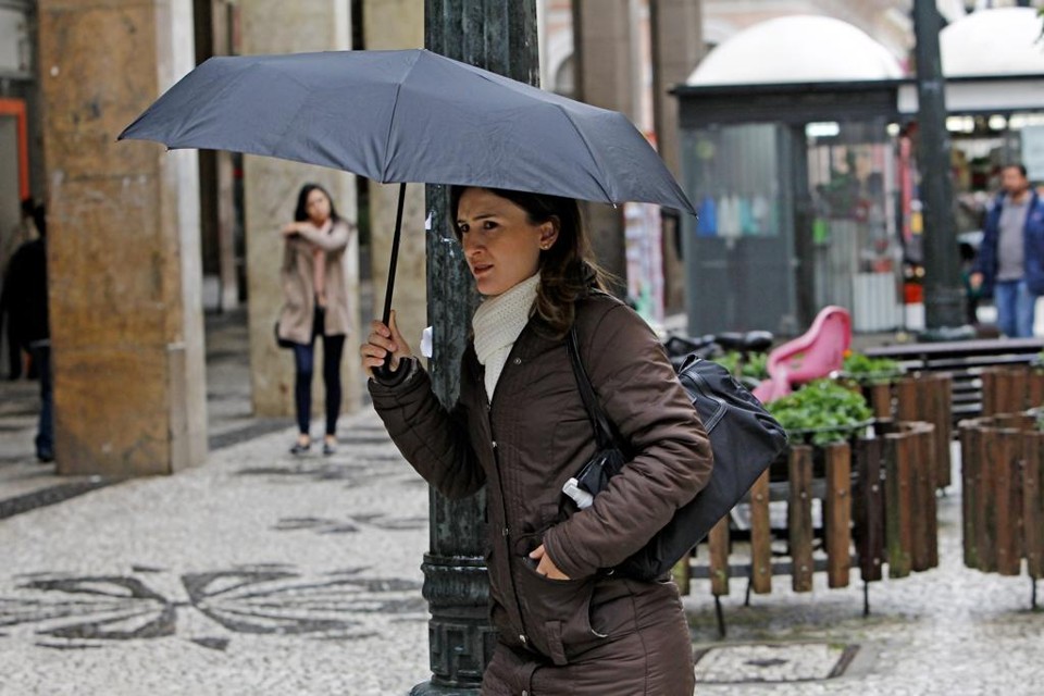 A previsão de chuva vai até quarta-feira (22), pelo menos. | Antônio More/Gazeta do Povo