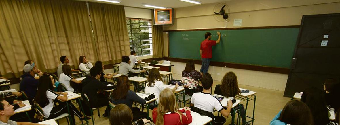 Professores preferem trabalhar durante o dia, em melhores condições de infraestrutura e salários | Aniele Nascimento/Gazeta do Povo