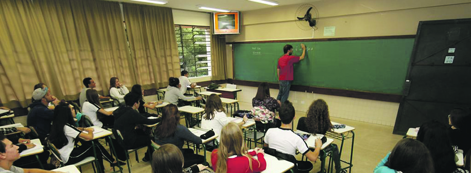 Professores preferem trabalhar durante o dia, em melhores condições de infraestrutura e salários | Aniele Nascimento/Gazeta do Povo