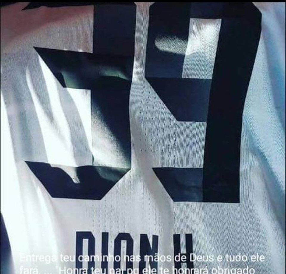 Reforço desconhecido do Coritiba divulga imagem com ‘camisa batizada’ Dion com a camisa 39? | /