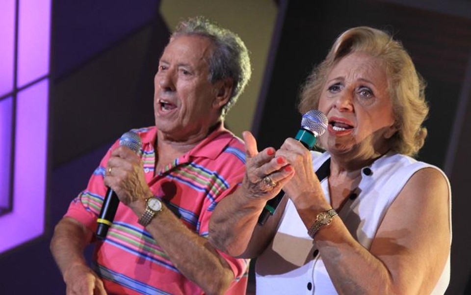 Manoel ao lado da mulher, Ruth Amaral, que também é compositoa; canções fizeram sucesso na voz de Silvio Santos. | Reprodução/Facebook/