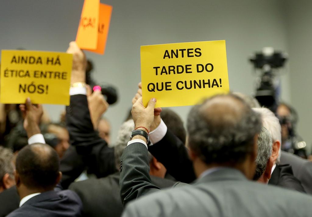 Aprovação do parecer pela cassação de Cunha no Conselho de Ética teve comemoração | Wilson Dias/Agência Brasil