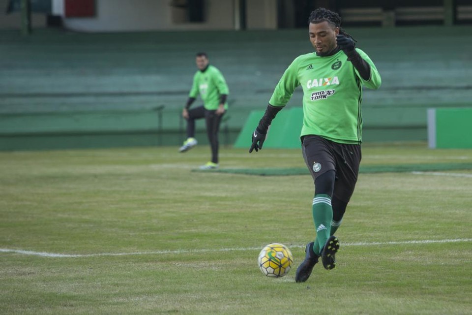 Kazim treina no Coritiba na espera da regularização da sua documentação. | Marcelo Andrade/Gazeta do Povo