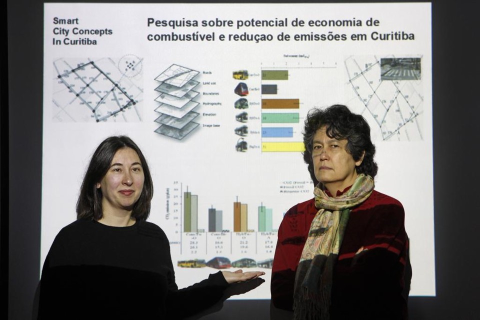 As professoras e pesquisadoras da UTFPR Tatiana Maria Cecy Gadda, do Departamento de Construção Civil, e Keiko Verônica Ono Fonseca, líder de projeto Suécia-Curitiba sobre Cidades Inteligentes. As duas coordenam estudos sobre big data e cidades inteligentes em Curitiba. | Antônio More/Gazeta do Povo