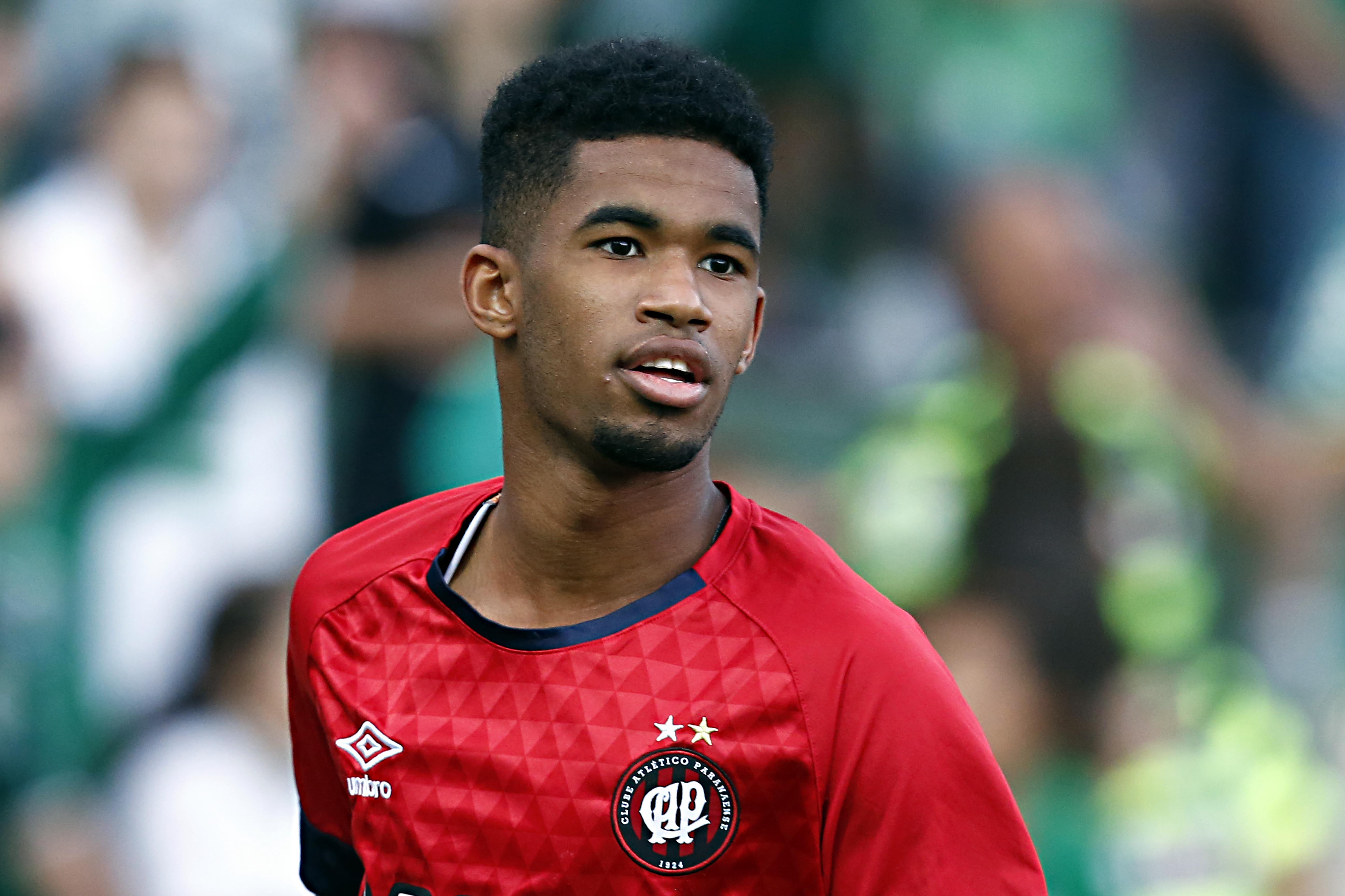 Emprestado pelo São Paulo ao Atlético, Ewandro está a caminho da Udinese-ITA. | Albari Rosa/Gazeta do Povo