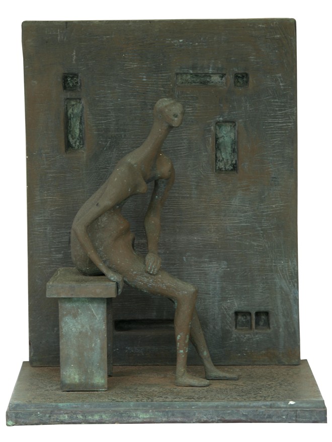 Girl Seated Against Square Wall, escultura de Henry Moore | Reprodução