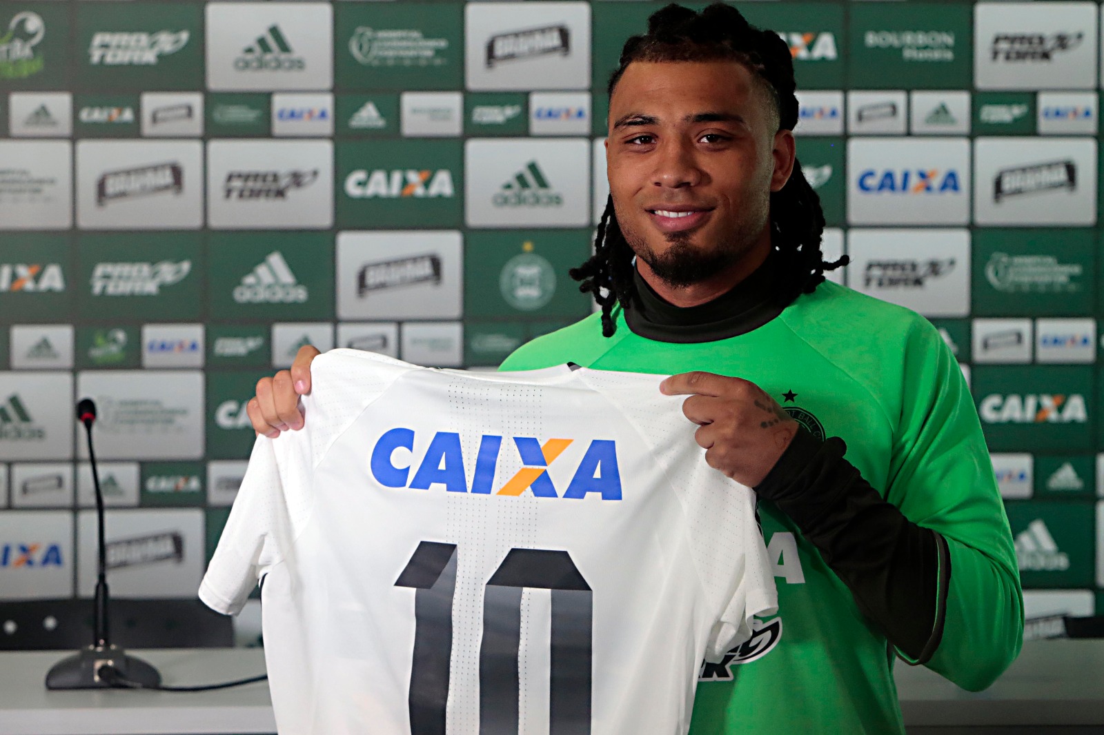 Novo atacante do Coritiba, Kazim foi apresentado nessa quinta-feira (9). | Albari Rosa/Gazeta do Povo