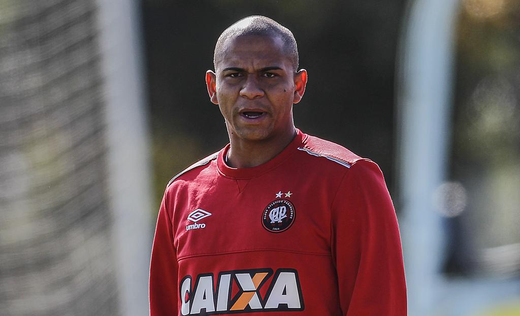 Antes do gol anotado em Campinas, Walter marcou na decisão do Paranaense contra o Coritiba. | Jonathan Campos/Gazeta do Povo
