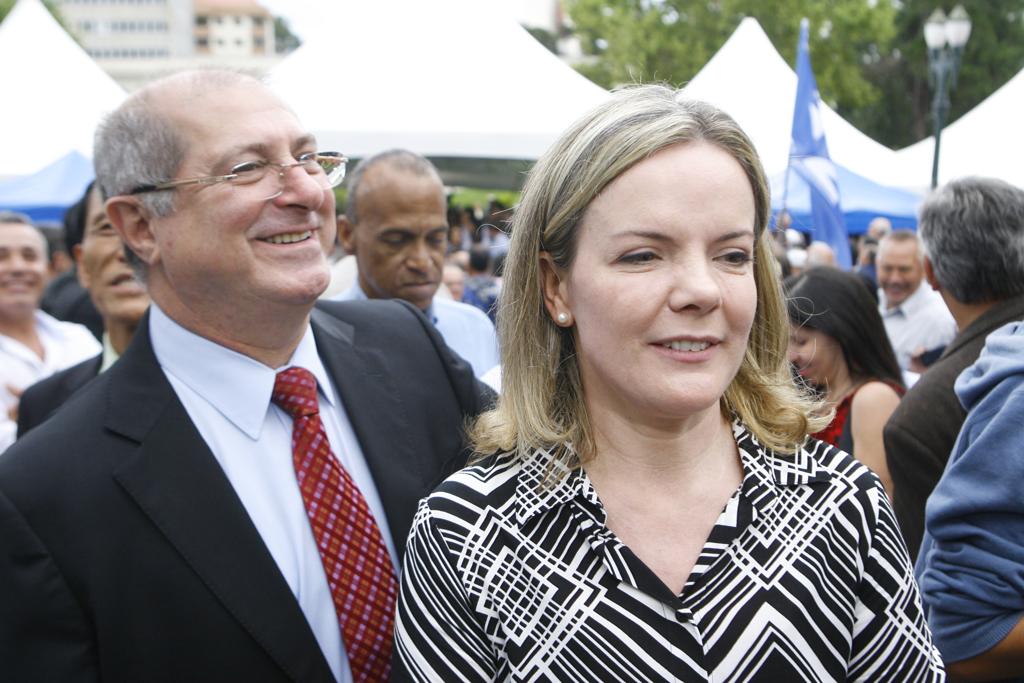 Paulo Bernardo e Gleisi são acusados de terem despesas bancadas com dinheiro de corrupção. Eles negam. | Foto: Marcelo Andrade/Arquivo Gazeta do Povo