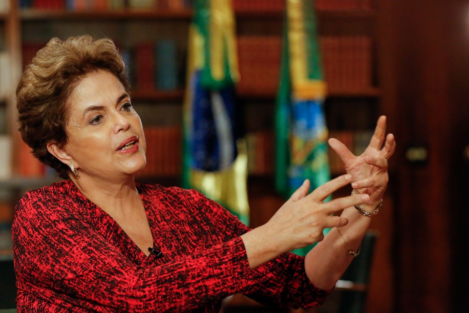 Para o novo governo, Dilma deixou de ser “presidenta” e agora é “presidente” afastada. | Roberto Stuckert Filho/PR