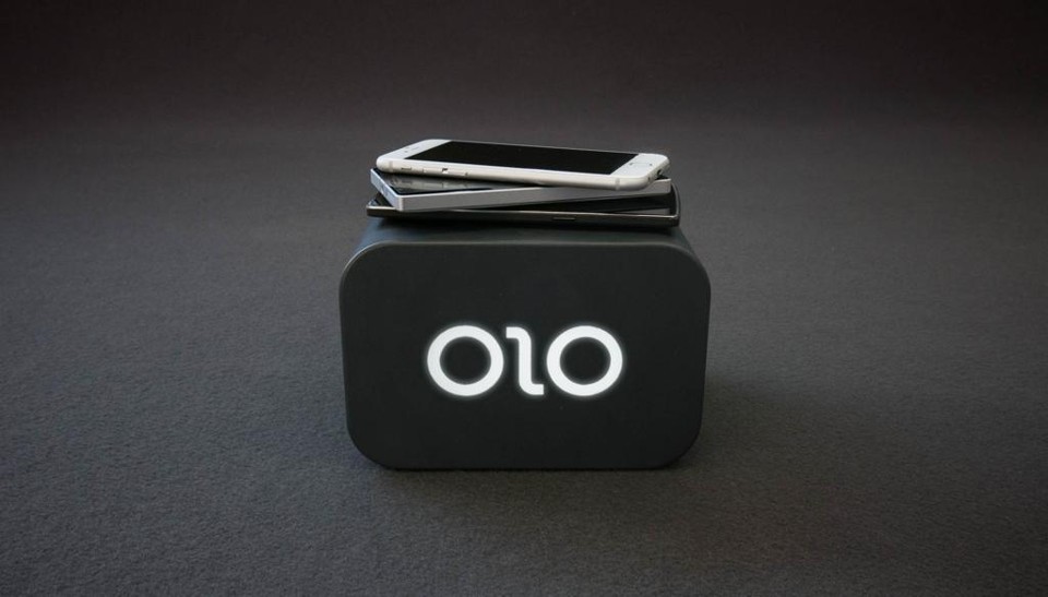 Olo é um kit em que o celular se acopla e tranforma resina líquida em objetos tridimensionais | Divulgação/Olo