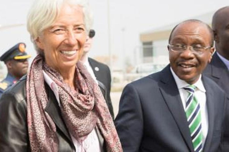 A diretora-geral do Fundo Monetário Internacional, Christine Lagarde, e o presidente da Nigéria, Muhammadu Buhari, em reunião em Abuja | Stephen Jaffe/ FMI/Arquivo