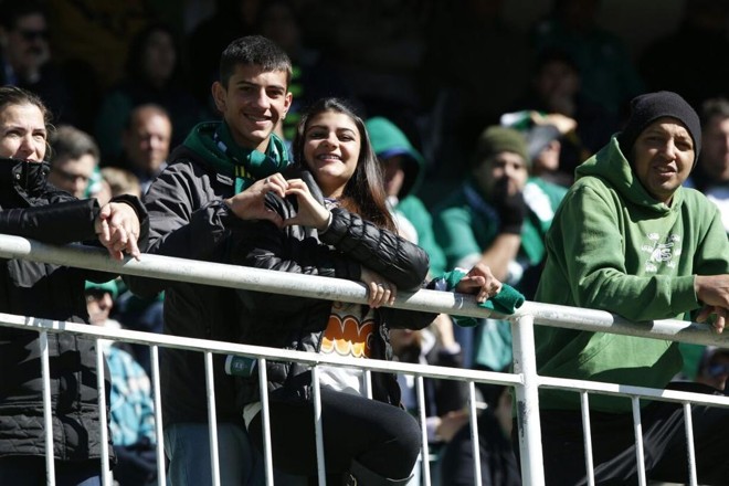 Casais comemoram o Dia dos Namorados no Couto Pereira em jogo do Coritiba contra o Sport. | Antônio More Gazeta do Povo