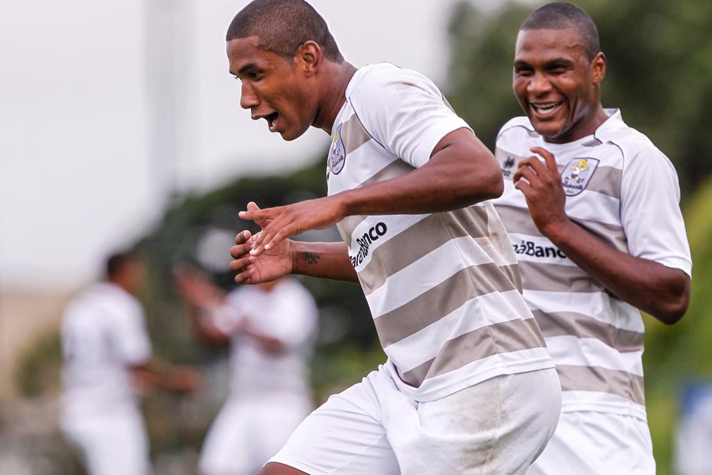 Getterson comemora gol contra o Coritiba, pelo Paranaense: jogador ficou no “quase” em negociação com o São Paulo. | Brunno Covello/Gazeta do Povo