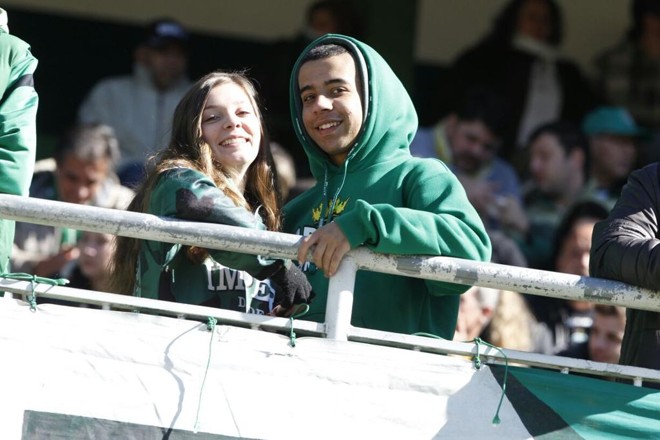 Casais comemoram o Dia dos Namorados no Couto Pereira em jogo do Coritiba contra o Sport. | Antônio More Gazeta do Povo