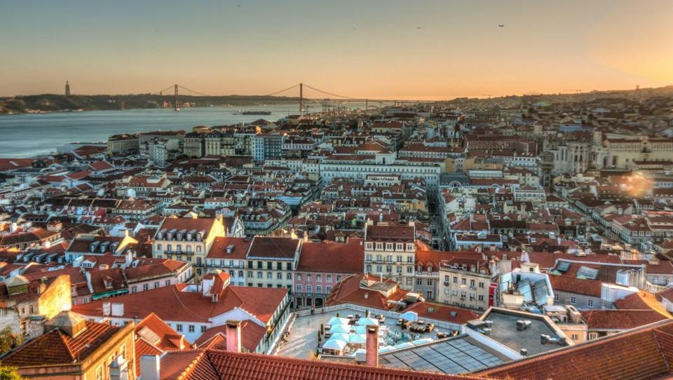 Energias renováveis ainda têm espaço para avançar no país: mesmo sendo a região com maior exposição solar da Europa, só 1% da demanda vem de energia solar. | Creative Commons