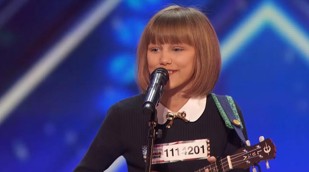 Grace apresentou uma música de sua autoria tocada no ukulele. | /Reprodução