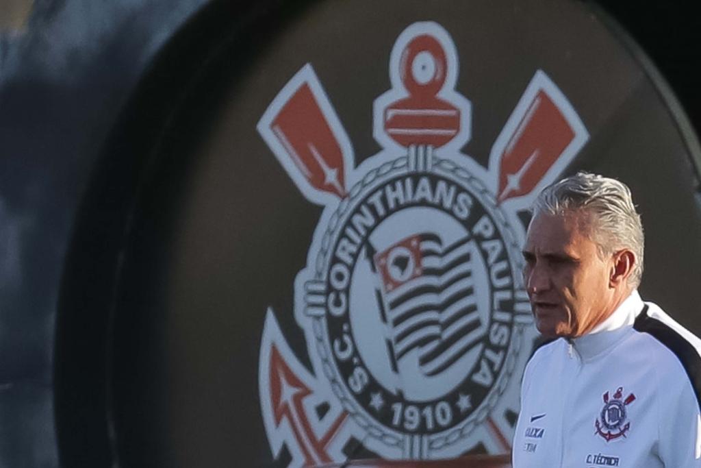 Tite comandou treino do Corinthians antes de se reunir com a cúpula da CBF: técnico deve assumir a seleção brasileira em breve. | Rodrigo Gazzanel/Futura Press/Folhapress