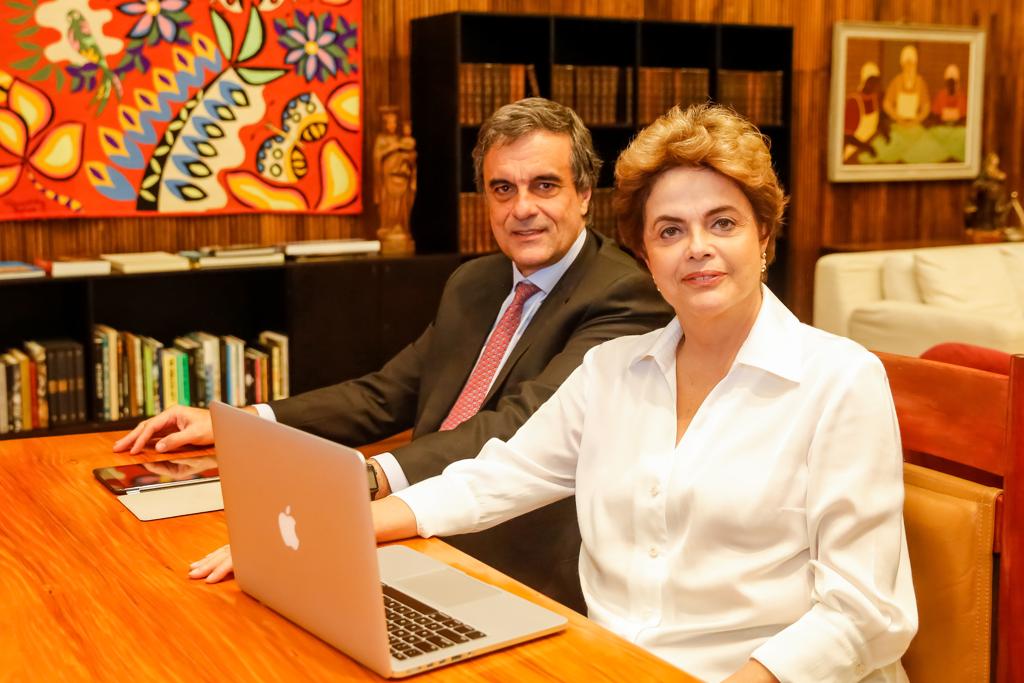 Dilma e advogado José Eduardo Cardozo promoveram sessão de perguntas e respostas. | Roberto Stuckert Filho/PR