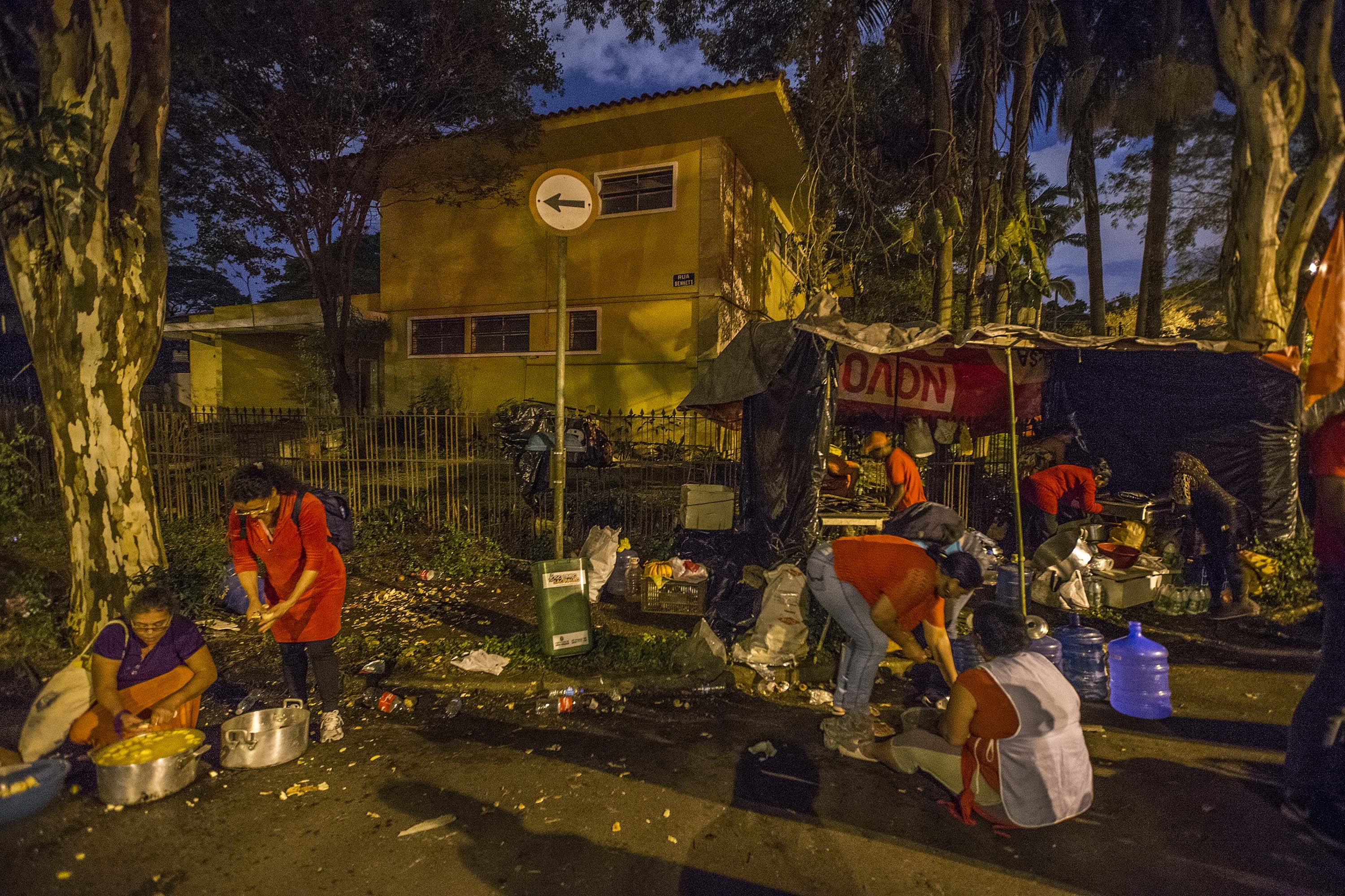 Manifestantes montam acampamento nas proximidades da residência de Temer em São Paulo. | Marlene Bergamo/Folhapress