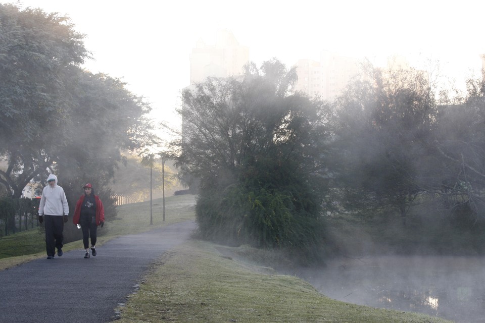 Massa de ar seco derruba temperaturas e traz geada ao Paraná | Aniele Nascimento/Gazeta do Povo