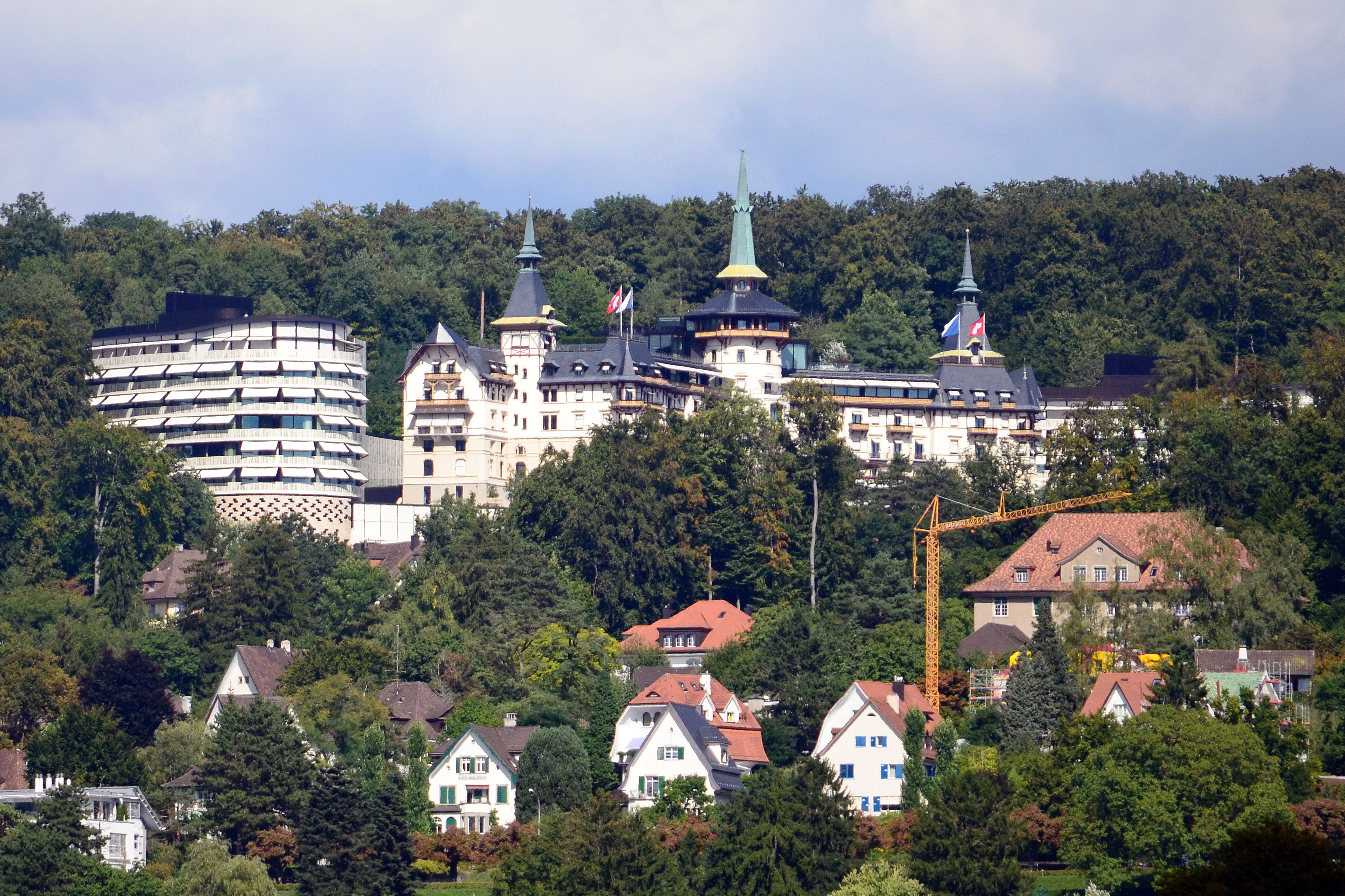 Grand Hotel Dolder , nos Alpes suíços, foi um dos locais onde Cunha e família se hospedaram | Roland Fischer/Wikimedia Commons/