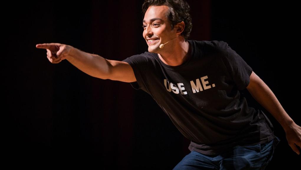 Ator apresenta principais personagens da carreira, incluindo Freddie Mercury Prateado e Poderoso Castiga, da época em que integrava o programa “Pânico na Band” | Divulgação/