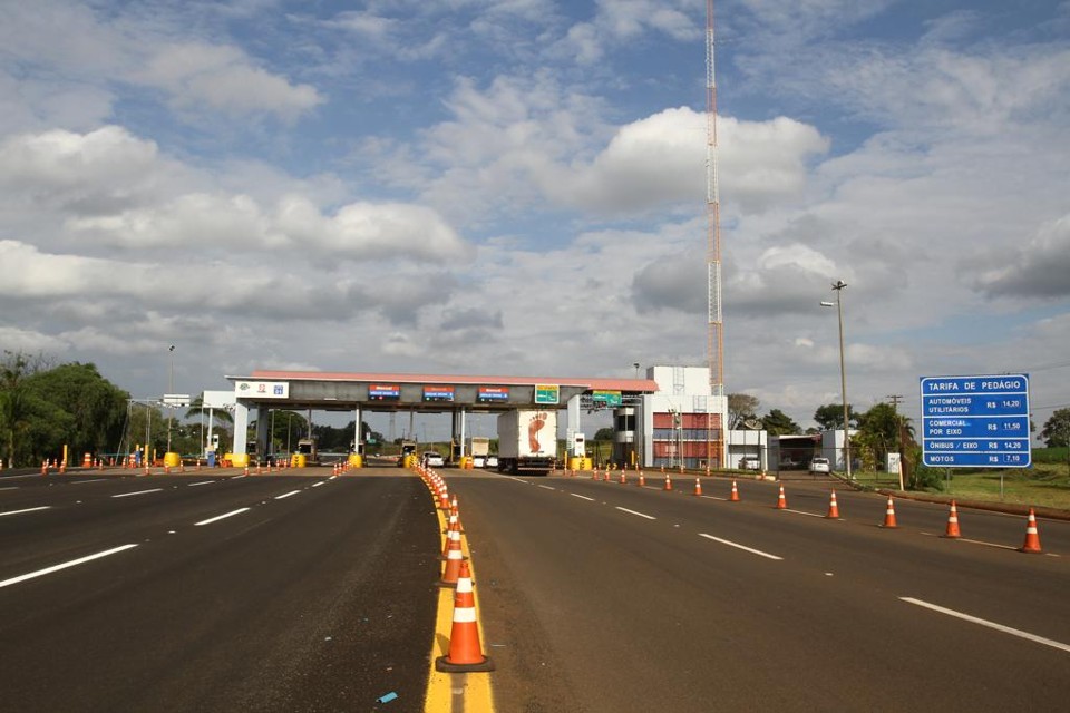 Praça de pedágio em Jataizinho, interior do Paraná: discussão sobre renovação de contratos está parada no justiça. | Roberto CustodioO /
rquivo Jornal de Londrina