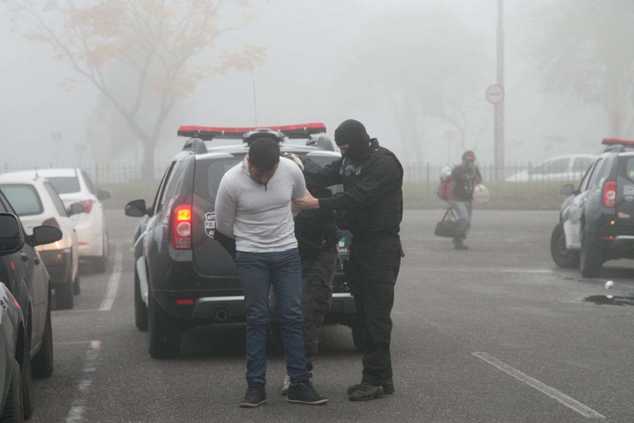 Operação Mosaico, da DHPP, prende cinco policiais militares e ex-policiais militares acusados de homicídios no Boqueirão | Aniele Nascimento/Gazeta do Povo