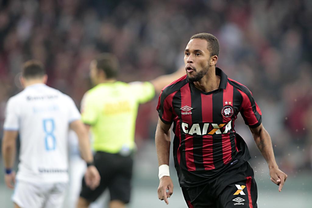 Hernani jogou neste domingo após Deivid ser poupado para se recuperar de lesão: jogador marcou novamente | Albari Rosa/Gazeta do Povo