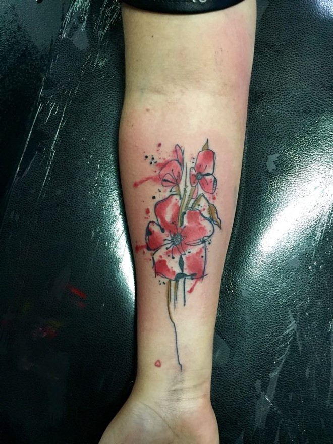 Tatuagem no estilo aquarela de Chris Santos. | Divulgação