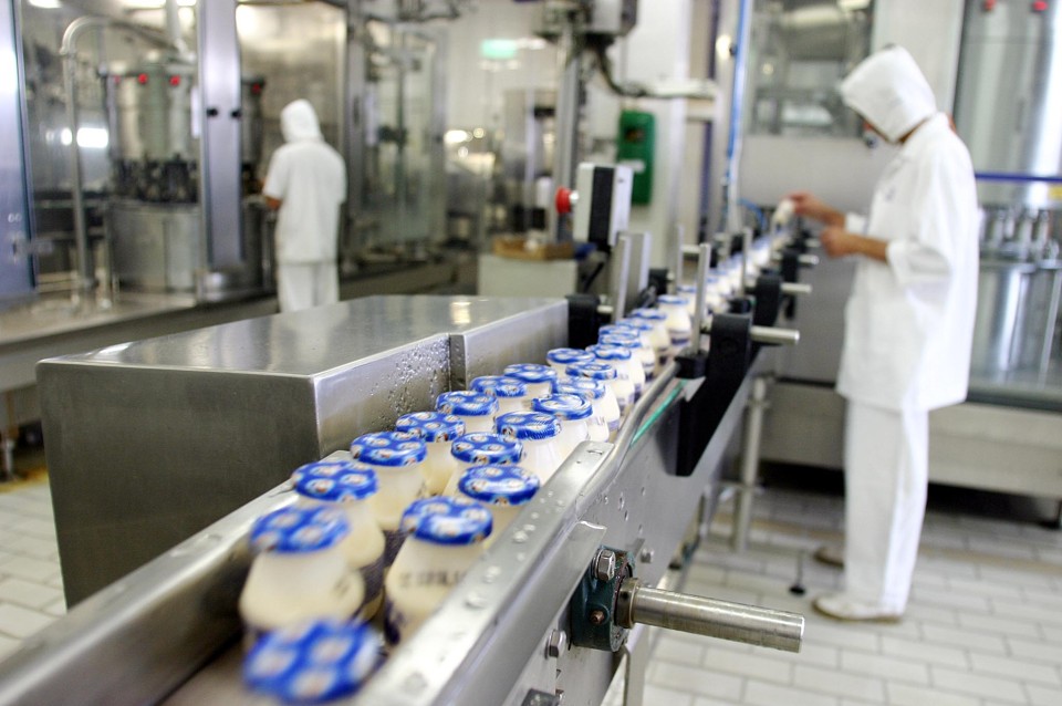 Linha de produção de iogurtes: setor de alimentos puxou a alta da produção industrial. | Henry Milleo/Gazeta do Povo