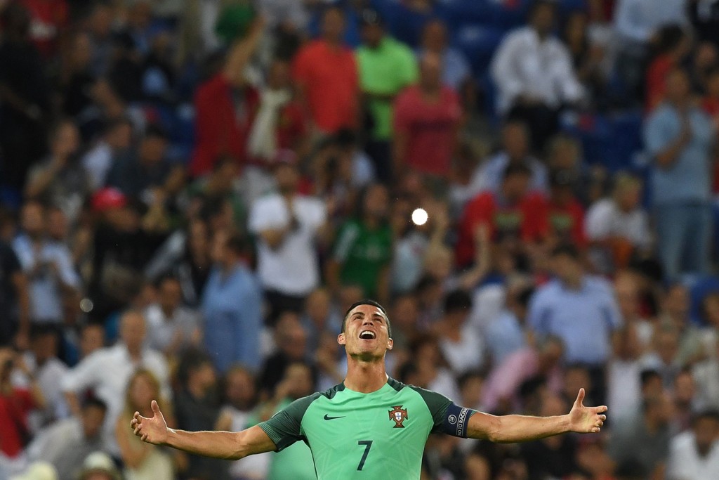 Cristiano Ronaldo marcou de cabeça o gol que abriu o placar diante do País de Gales.