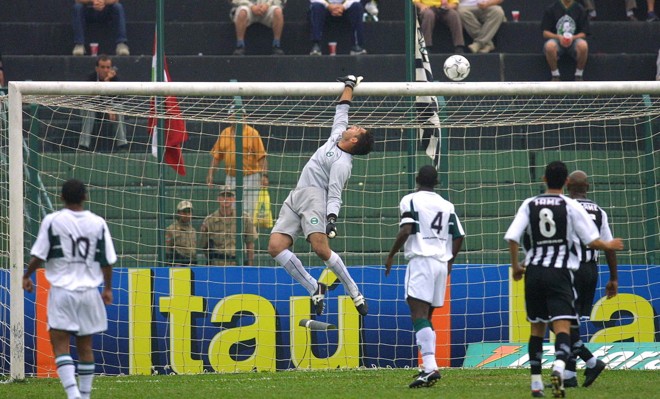 Partida contra o Figueirense, em 2003. | RODOLFO BUHRER/Gazeta do povo