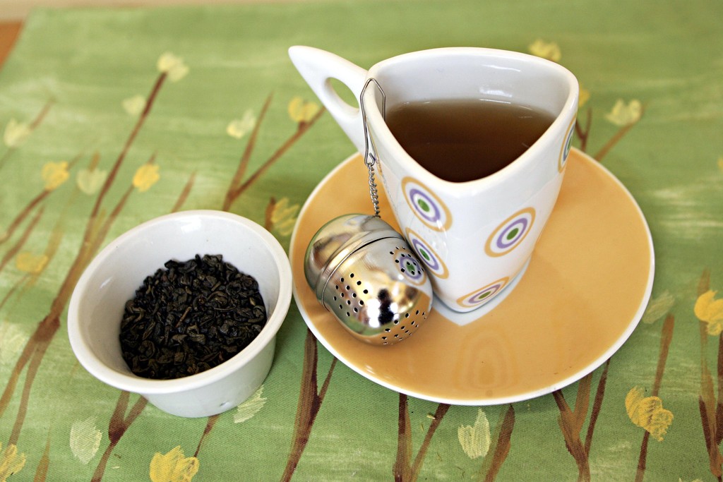 Cientistas descobrem que substância do chá verde pode inibir o zika vírus