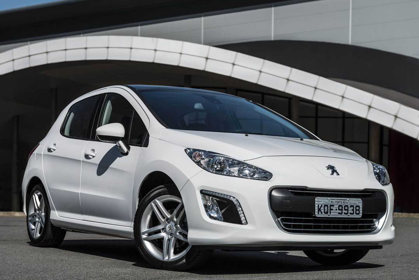 Entre os modelos convocados estão os do hatch (foto) e do sedã médio fabricados de fevereiro a setembro de 2013. | Divulgação/Peugeot