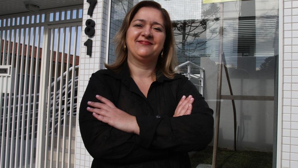 De engenheira a síndica: Cristiane Pierre aproveitou a demissão para dar uma guinada na vida profissional. | Aniele Nascimento/Gazeta do Povo