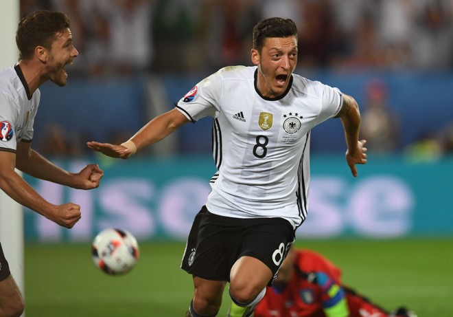 | PATRIK STOLLARZ/AFP