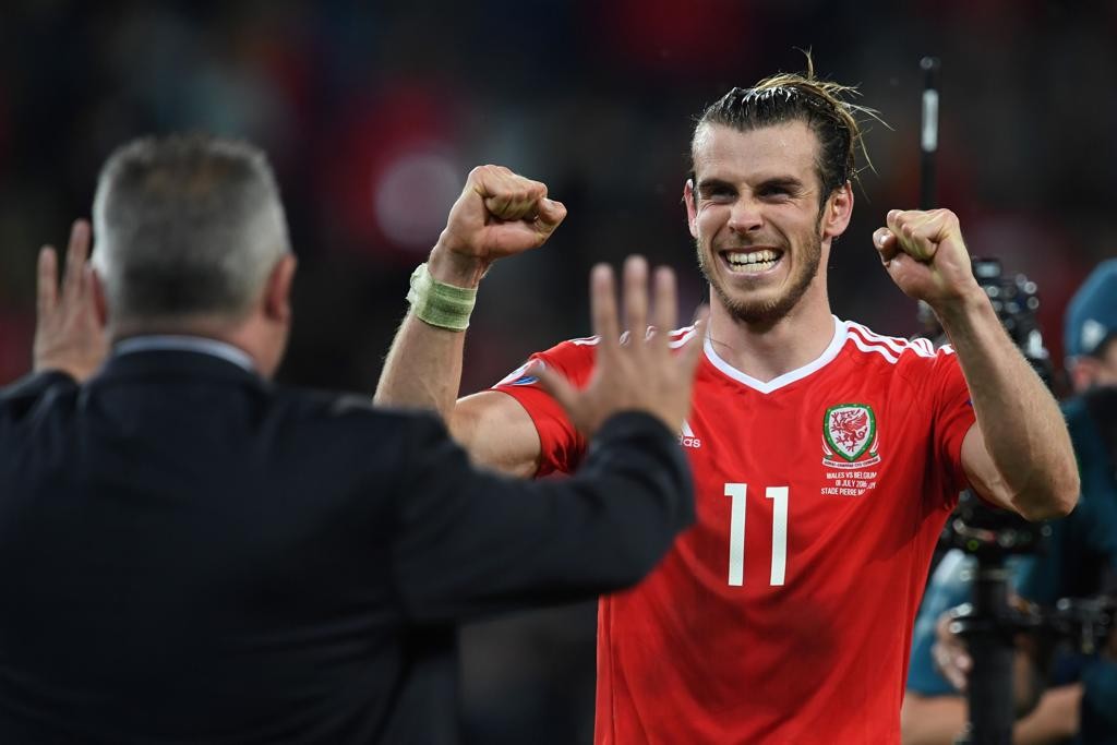 Bale vibra com classificação galesa para as semifinais da Euro