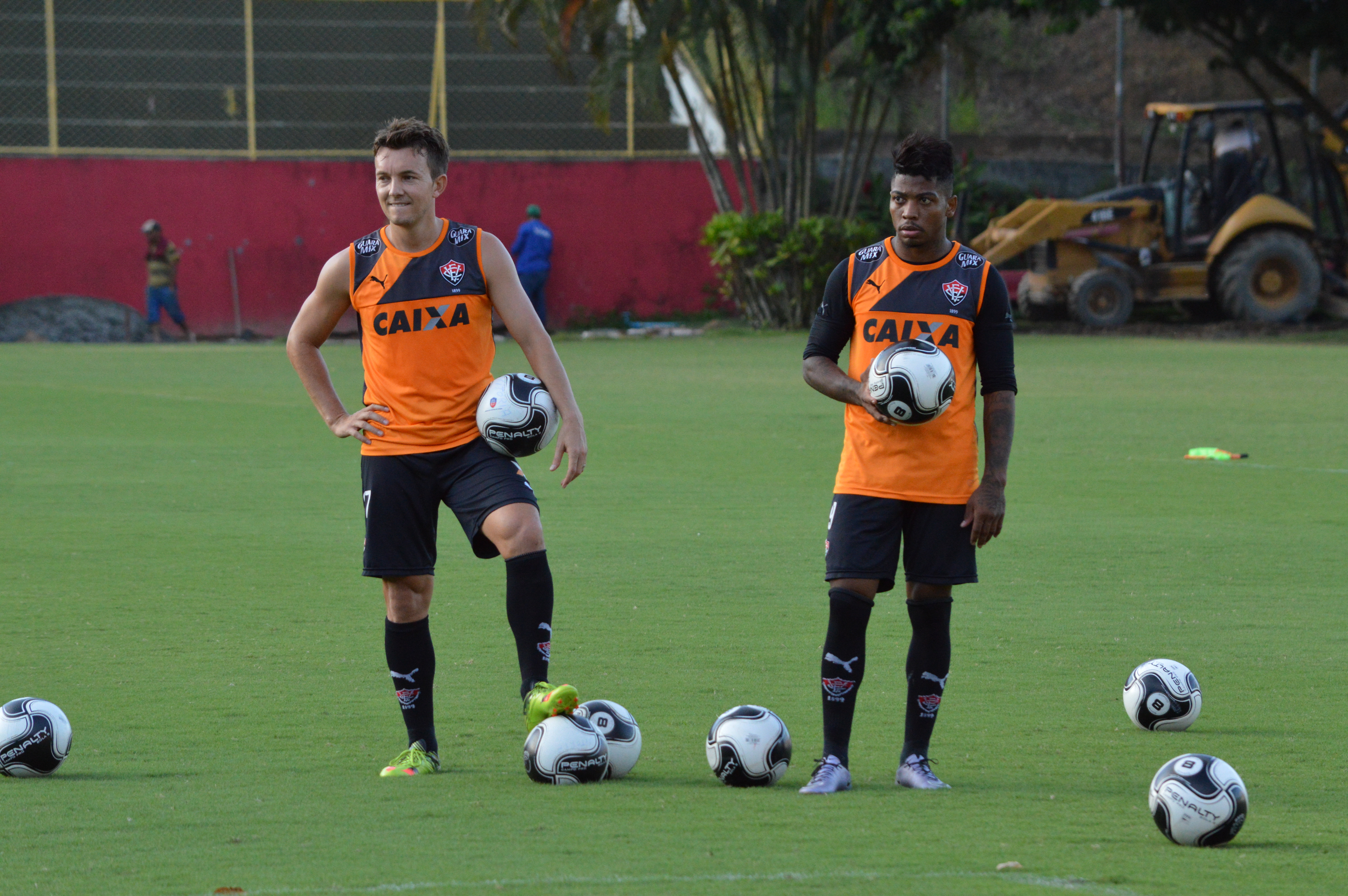 Dagoberto ao lado do também atacante Marinho, os dois destaques do Vitória. | Flickr Vitória/