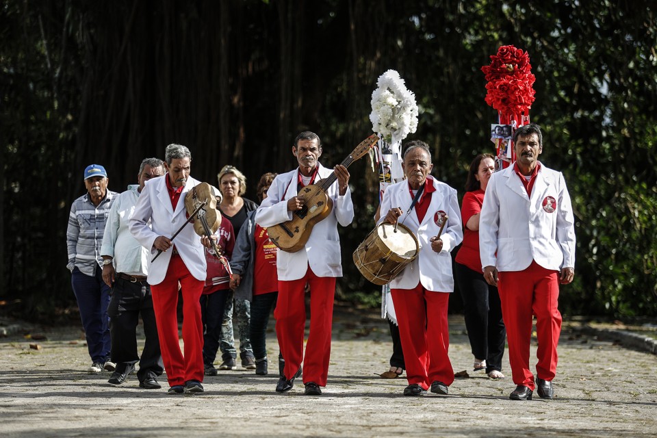 Antonio Silva, Jorge Freitas, Elói Silva e Edival Alves: os quatro últimos foliões de Guaratuba | Jonathan Campos/Gazeta do Povo