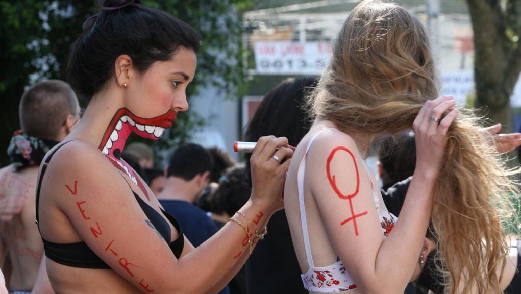 Marcha saiu da Praça 19 de Dezembro em direção à Boca Maldita. | Aniele Nascimento/Gazeta do Povo