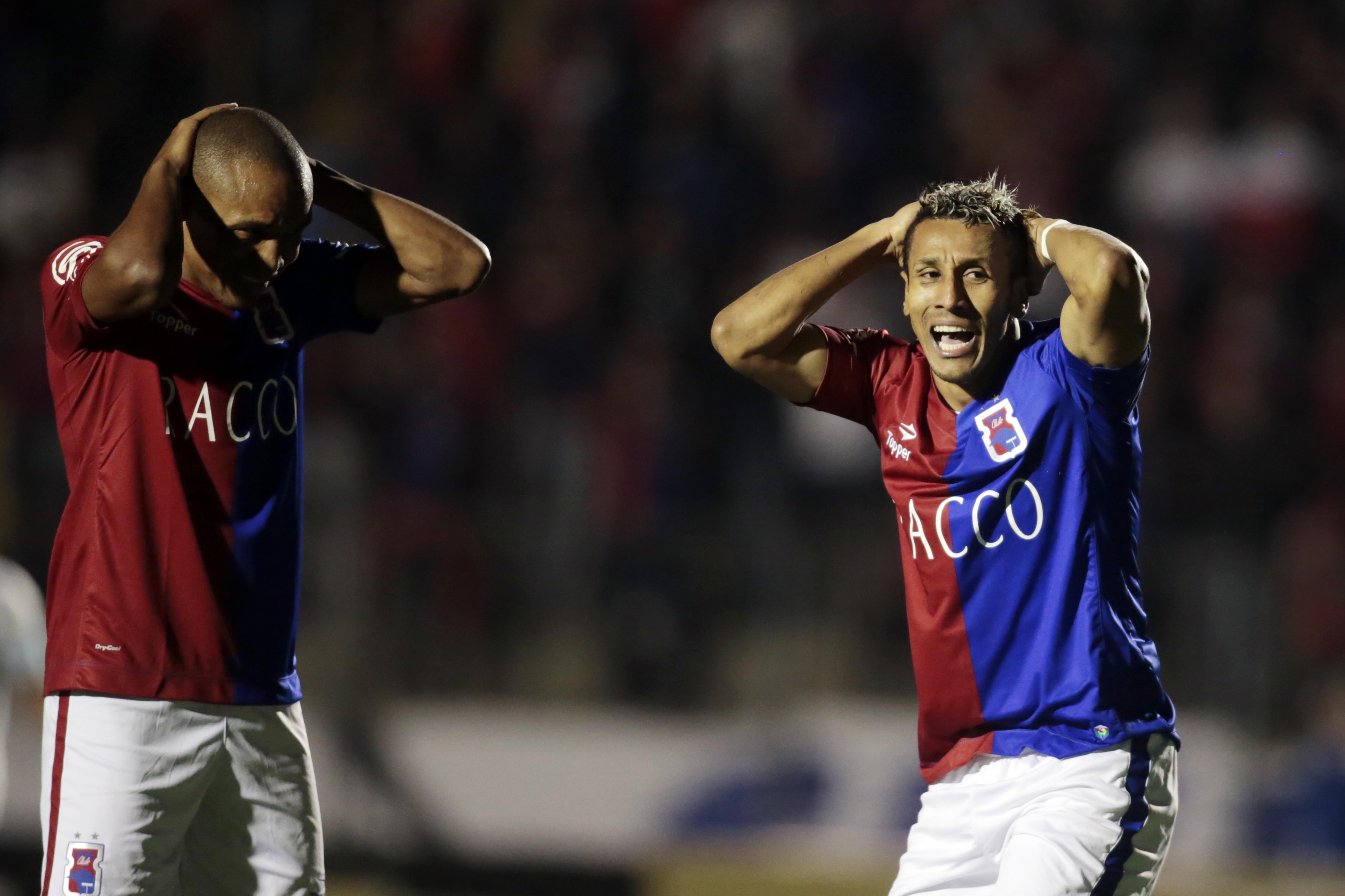 Lúcio Flávio e Válb er lamentam chance desperdiçada diante do Avaí. | Albari Rosa/Gazeta do Povo